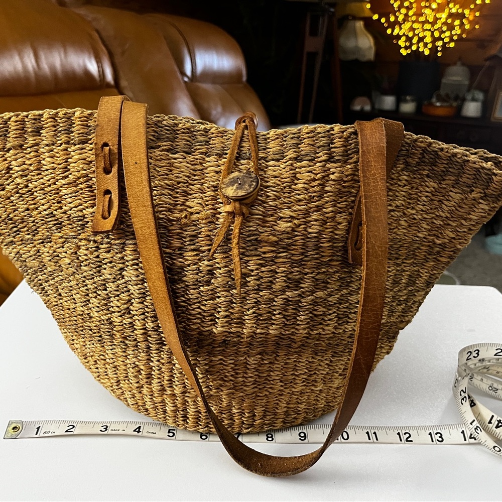 Handwoven Natural Straw Tote with Brown Leather Straps.Medium size.
